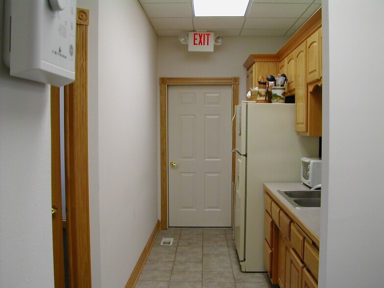 More Photos Of 1881 NW Station Parkway, Andover Office Residential For Lease