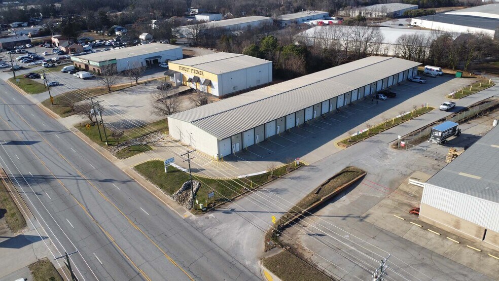 More Photos Of 1138 White Horse Rd, Greenville Warehouse For Lease