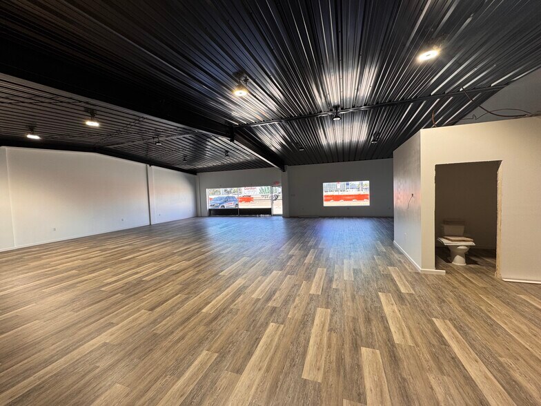 More Photos Of 27839 U.S. Highway 19 N, Clearwater Unknown For Lease