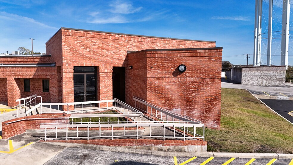 More Photos Of 2325-2399 NW Military Hwy, San Antonio Unknown For Lease