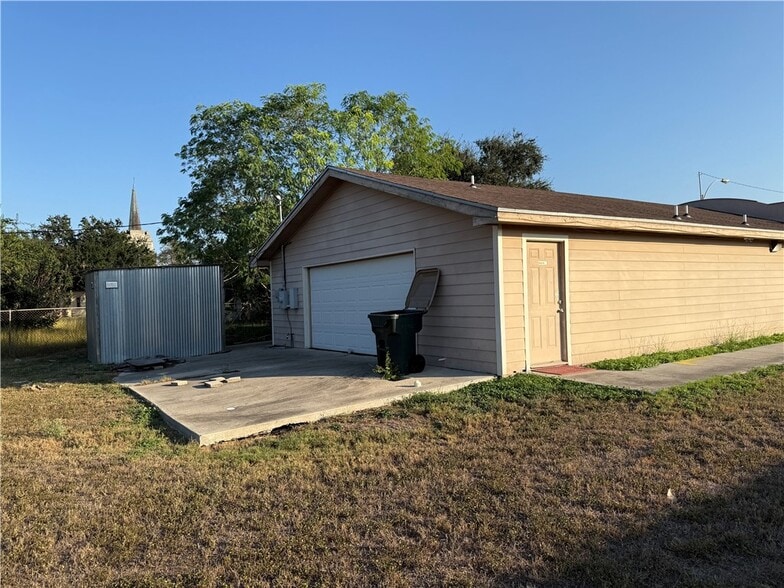 More Photos Of 217 E Main St, Bishop Storefront Retail Office For Sale