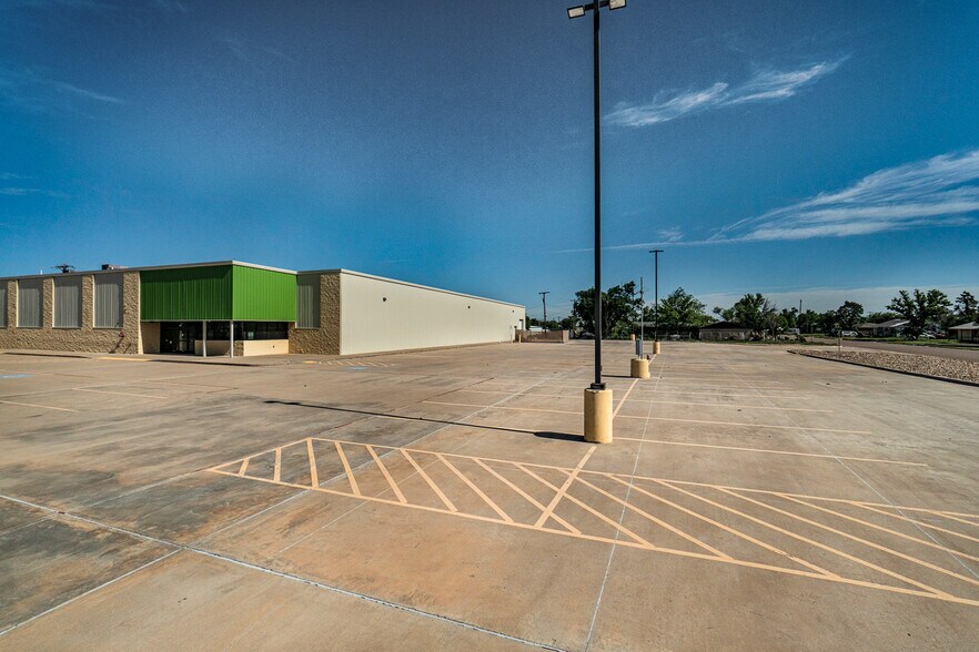 More Photos Of 908 NW 6th St, Tulia Freestanding For Sale