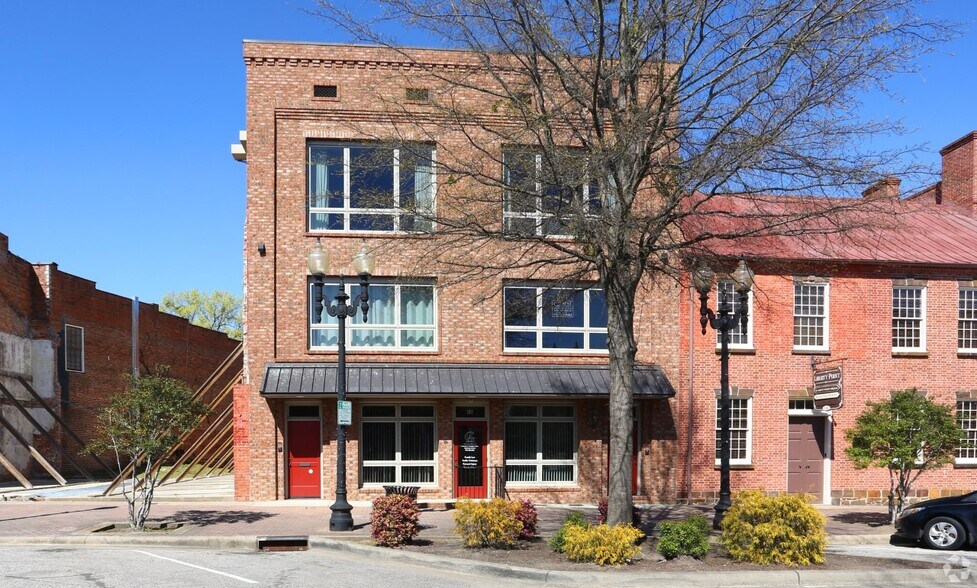 More Photos Of 137 Person St, Fayetteville Office For Lease