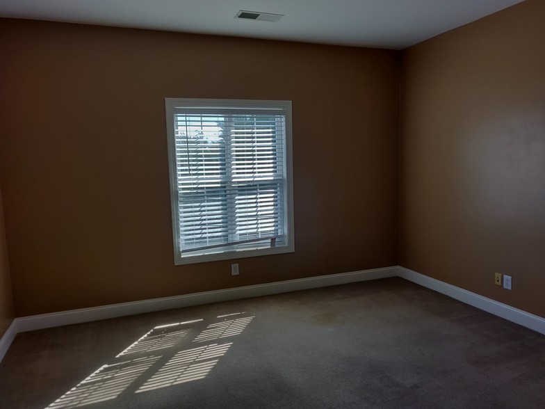 More Photos Of 106 Colony Park Dr, Cumming Office Residential For Lease