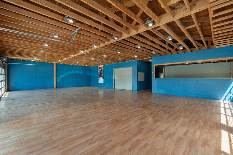 More Photos Of 821 W Olive St, Inglewood Warehouse For Lease