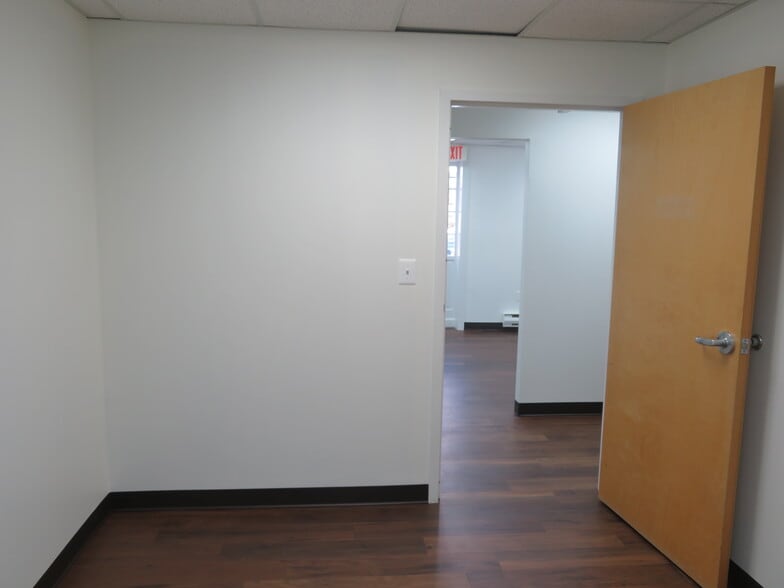 More Photos Of 3231-3233 Superior Ln, Bowie Medical For Lease