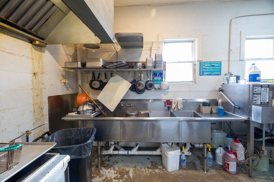 More Photos Of 111 W Union St, Goodland General Retail For Sale