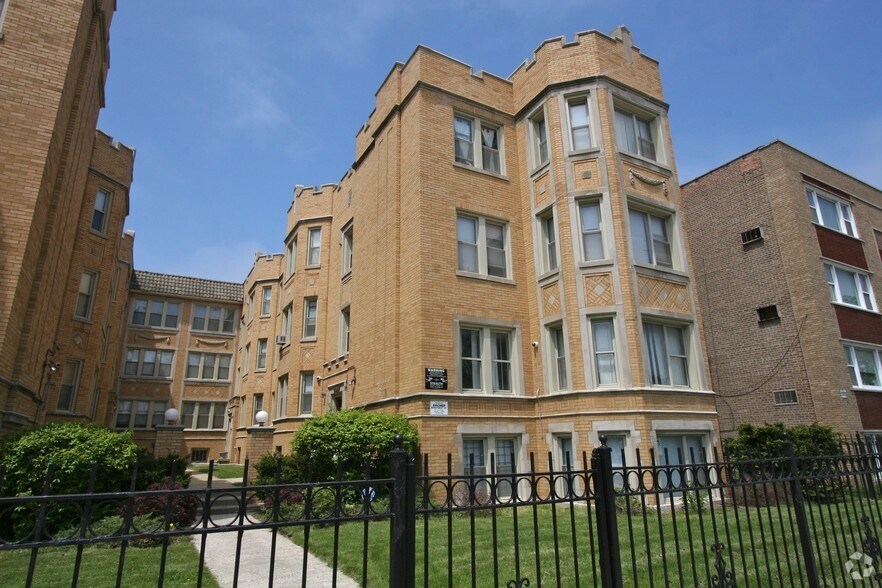 More Photos Of 7722-7732 S Jeffery Blvd, Chicago Apartments For Sale