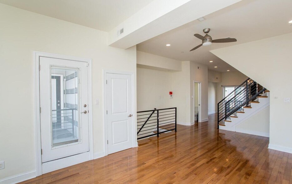 More Photos Of 1860 Frankford Ave, Philadelphia Storefront Retail Residential For Sale