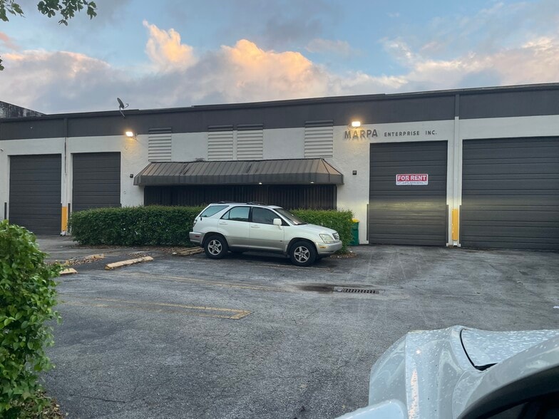 More Photos Of 6998-6992 NW 51st St, Miami Warehouse For Lease