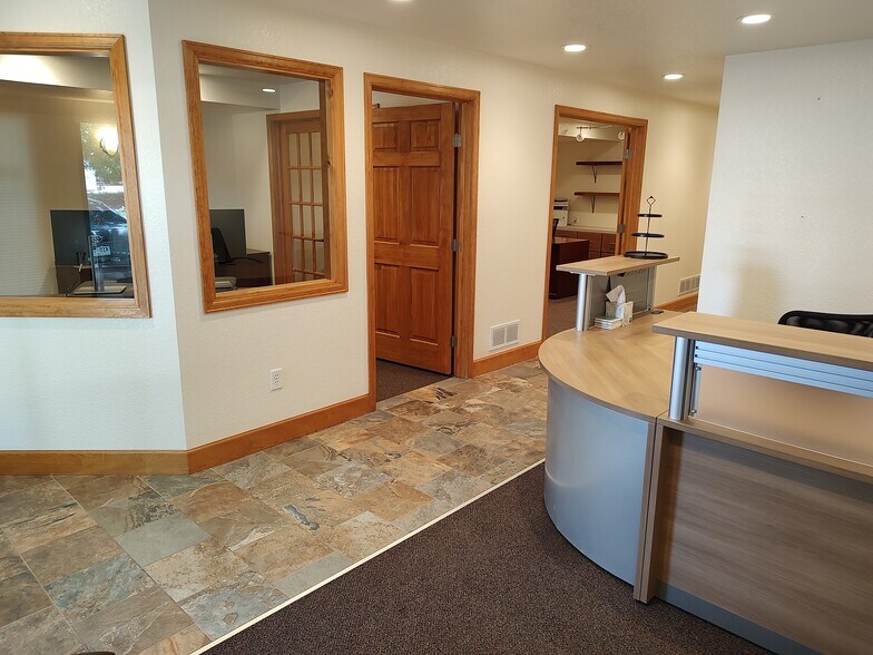 More Photos Of 7352 Greenridge Rd, Windsor Warehouse For Sale