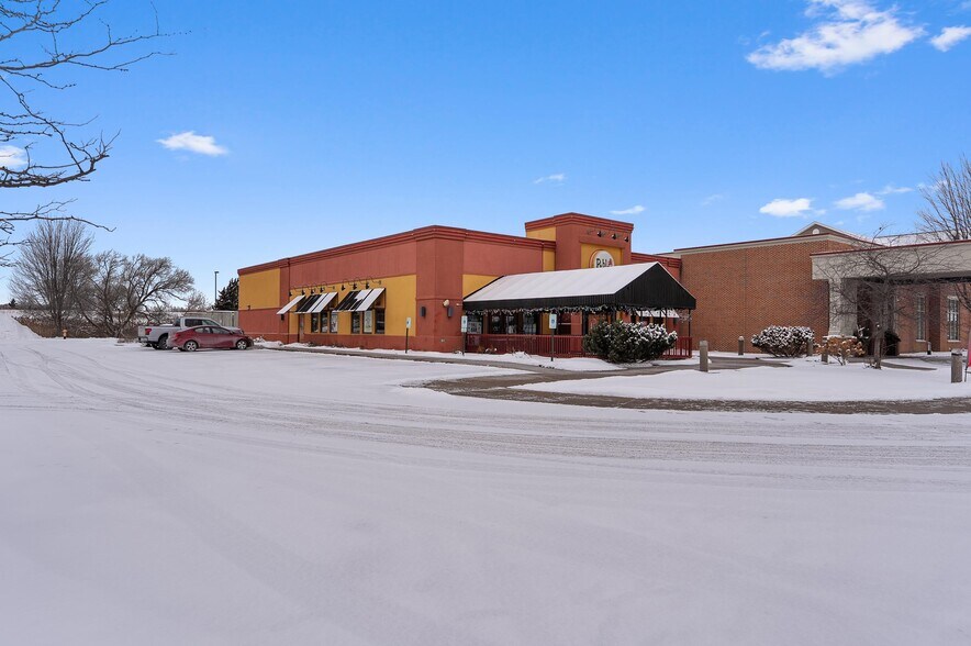 More Photos Of 850 Kepler Dr, Green Bay Restaurant For Sale