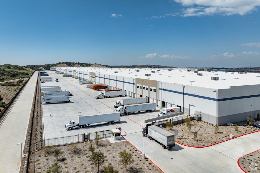 More Photos Of 36855 W Fourth St, Beaumont Warehouse For Lease