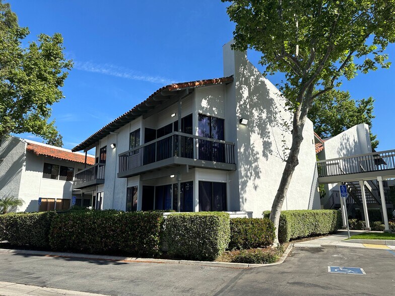 More Photos Of 1820 W Orangewood Ave, Orange Office For Lease