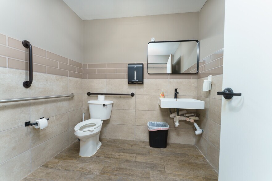 More Photos Of 315 W North St, Brighton Medical For Lease