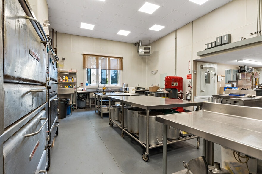 More Photos Of 499 State Rd, Plymouth Restaurant For Sale