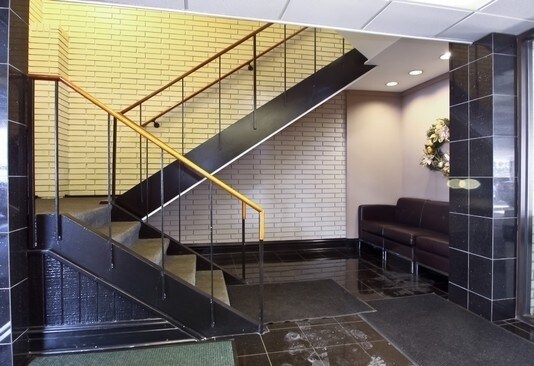 More Photos Of 800 E Northwest Hwy, Mount Prospect Office Residential For Lease