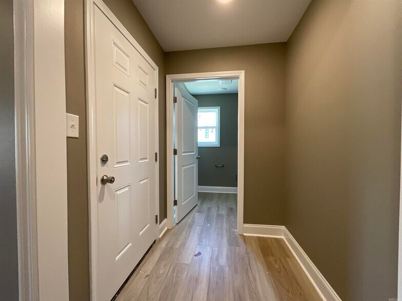 More Photos Of 405 & 407 E Center Street, Jacksonville Specialty For Sale