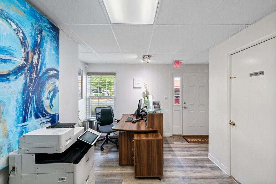 More Photos Of 9668-9683 Main St, Fairfax Medical For Lease