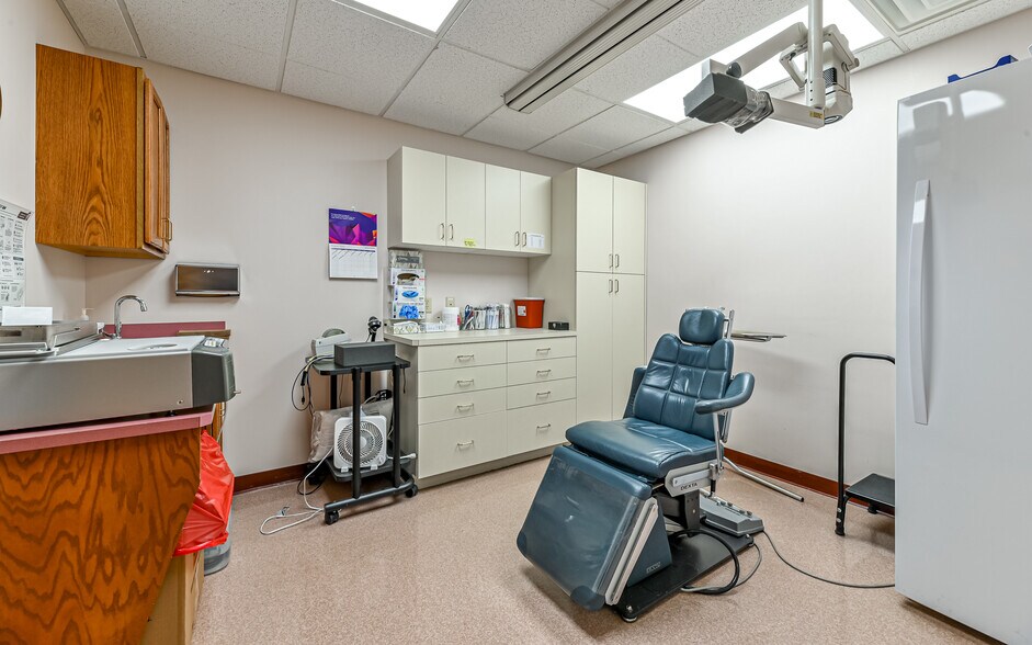 More Photos Of 508-512 N Jefferson st, New Castle Medical For Sale
