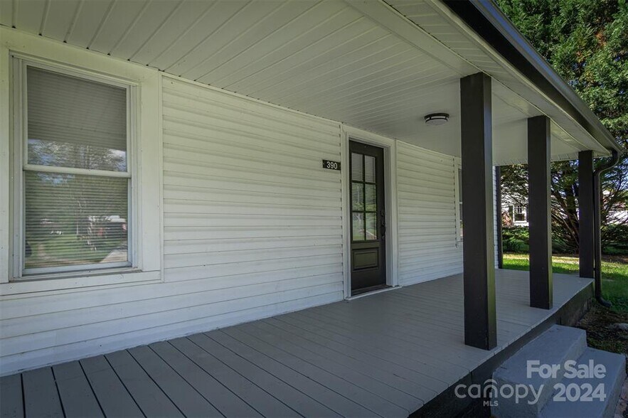 More Photos Of 390 E Main St, Old Fort Office For Sale