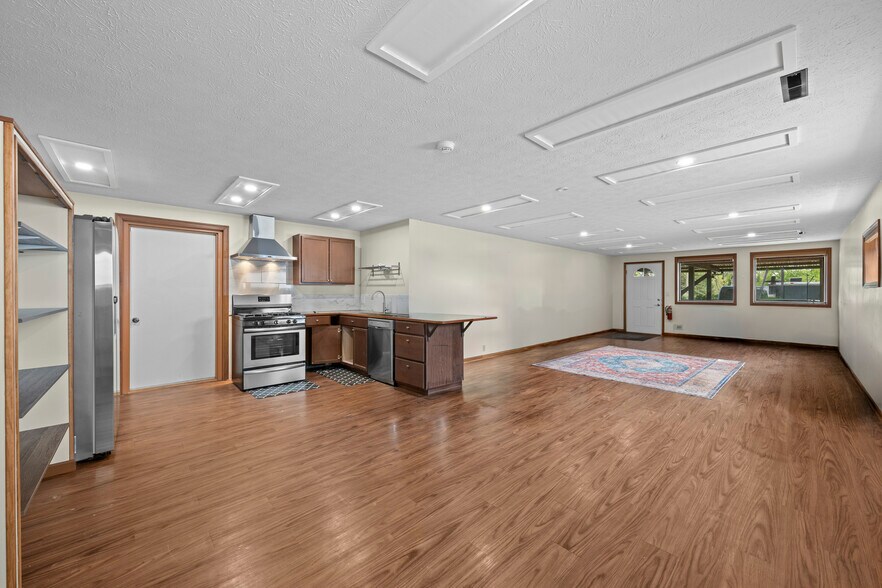 More Photos Of 832 S Main St, Canton Specialty For Sale