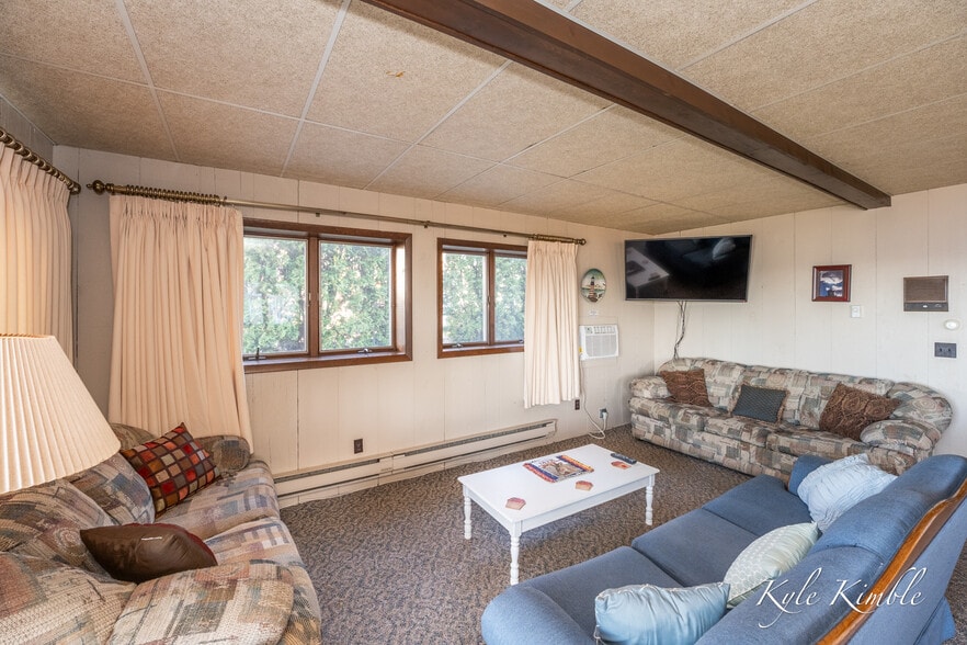 More Photos Of 104 W Houghton Lake Dr, Prudenville Hotel For Sale