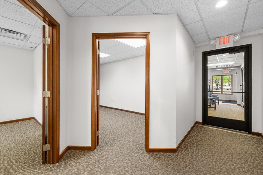 More Photos Of 2000 Burdick Expy E, Minot Office For Lease
