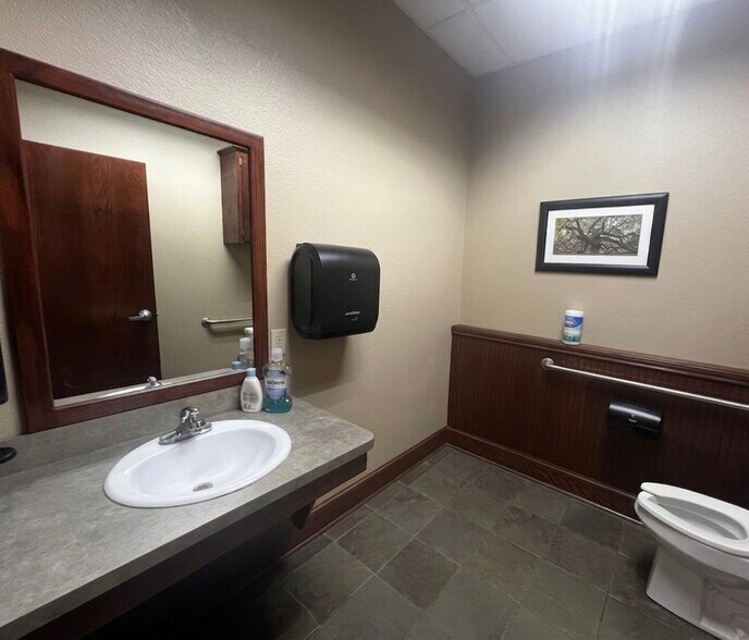 More Photos Of 661 W Central Texas Expy, Harker Heights Office For Lease