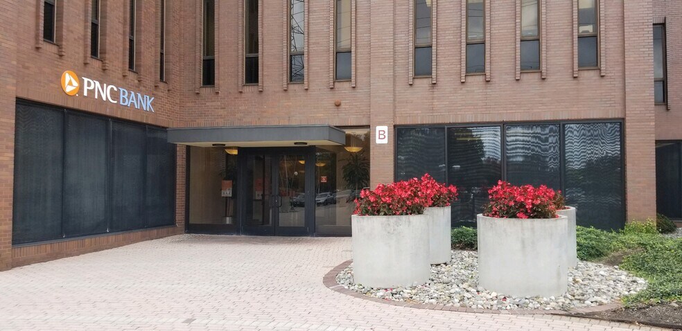 More Photos Of 2 Ridgedale Ave, Cedar Knolls Office For Lease