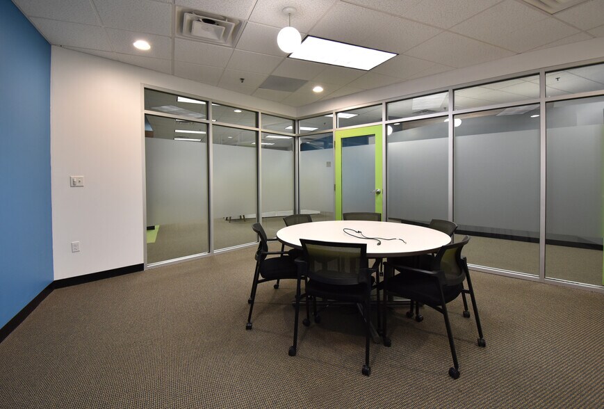 More Photos Of 100 Tradecenter Dr, Woburn Medical For Lease