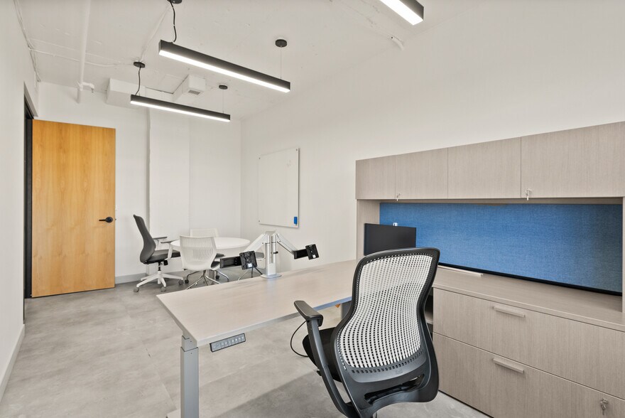 More Photos Of 1550 Crystal Dr, Arlington Office For Lease