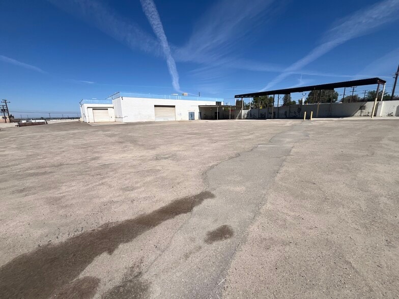 More Photos Of 1919 Columbus St, Bakersfield Warehouse For Sale