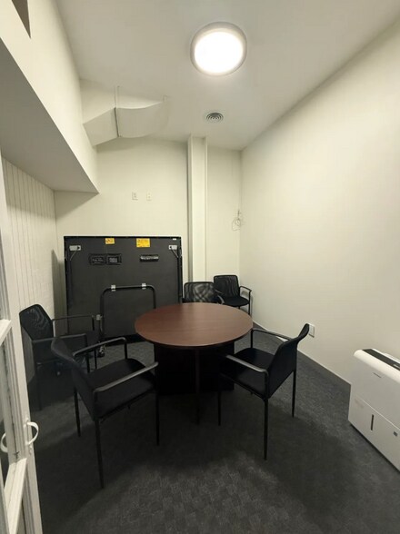 More Photos Of 125 N Main St, Crown Point Loft Creative Space For Lease