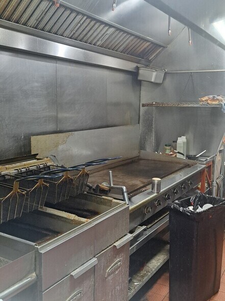 More Photos Of 500 W North St, Enterprise Restaurant For Sale