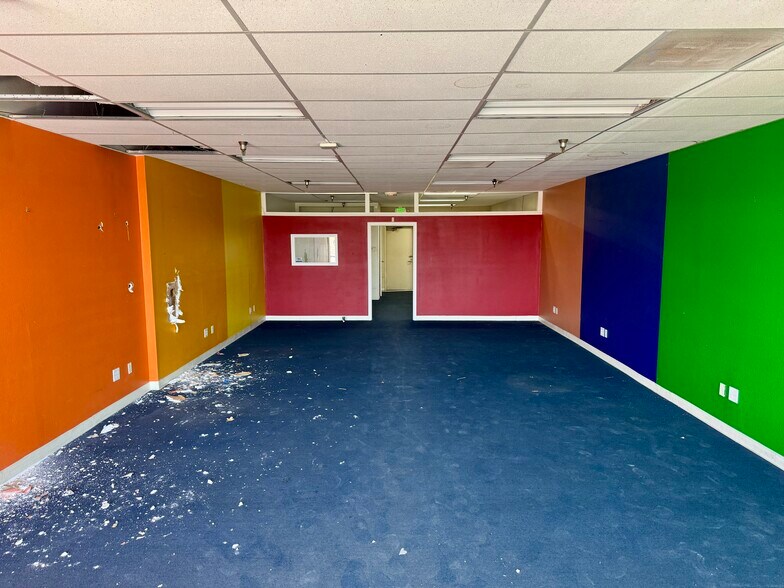 More Photos Of 2631-2675 E Vineyard Ave, Oxnard Unknown For Lease