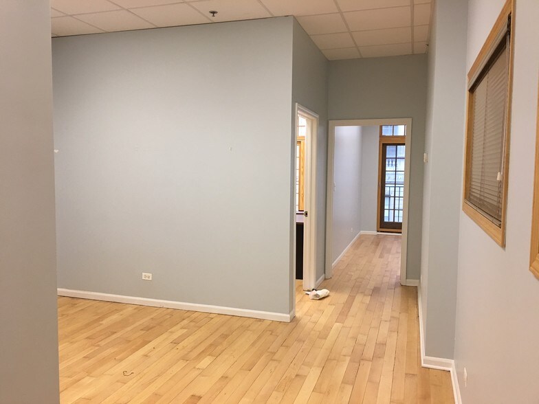 More Photos Of 327 S Plymouth Ct, Chicago General Retail For Lease