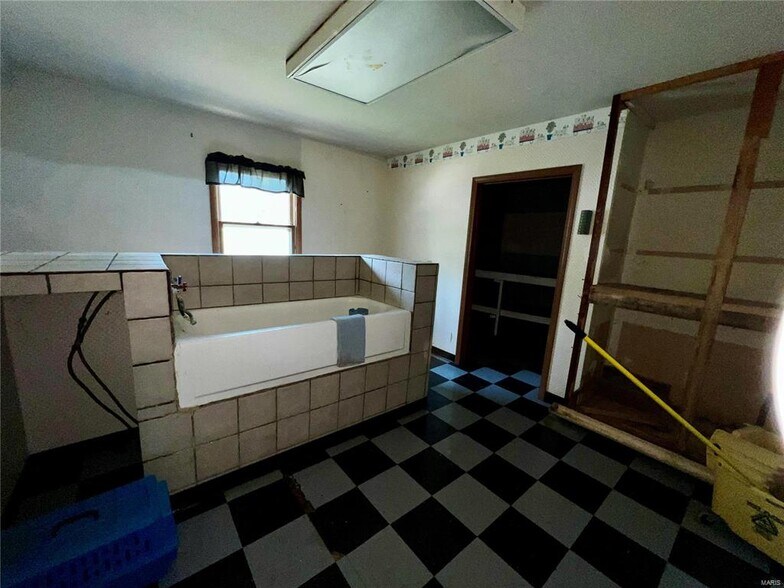 More Photos Of 22199 Highway Y, Saint Robert Medical For Sale