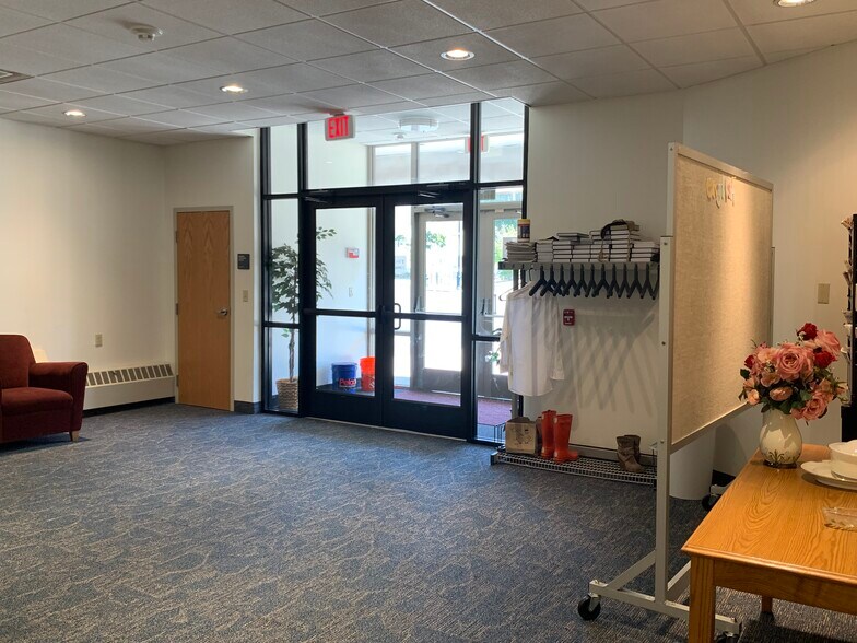 More Photos Of 641-651 Maple Ave, Hartford Office For Sale