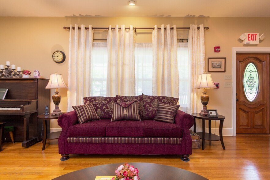 More Photos Of 173 S Lee St, Forsyth Assisted Living For Lease