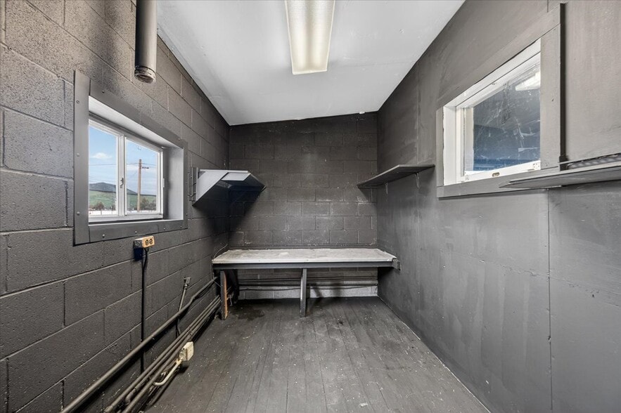 More Photos Of 749 N Plano St, Porterville Warehouse For Sale