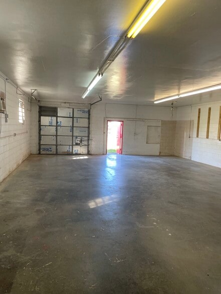 More Photos Of 2510 Mitchell St, Knoxville Light Manufacturing For Lease
