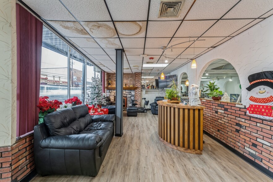 More Photos Of 917 Hempstead Tpke, Franklin Square Storefront For Sale