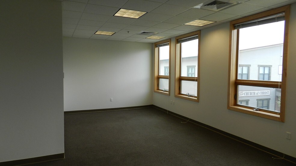 More Photos Of 1404 Hawk Pky, Montrose Medical For Lease