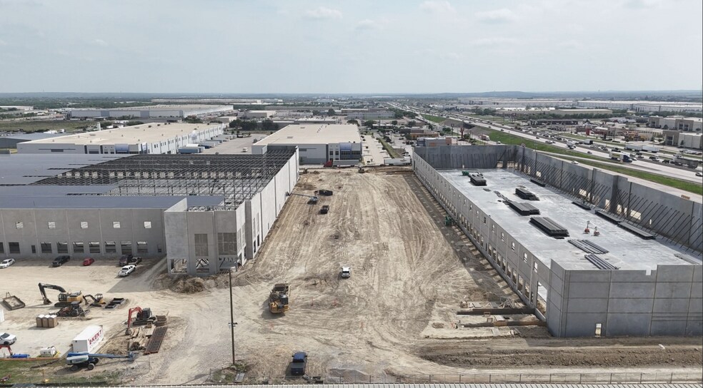 More Photos Of 7901 South Fwy, Fort Worth Unknown For Lease