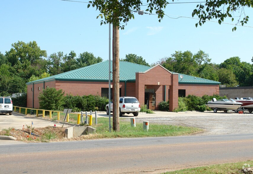 Primary Photo Of 90 W Township St, Fayetteville Flex For Lease