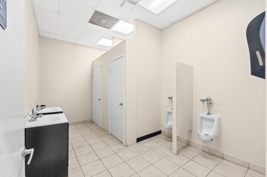 More Photos Of 3115 Fry Rd, Katy Unknown For Lease