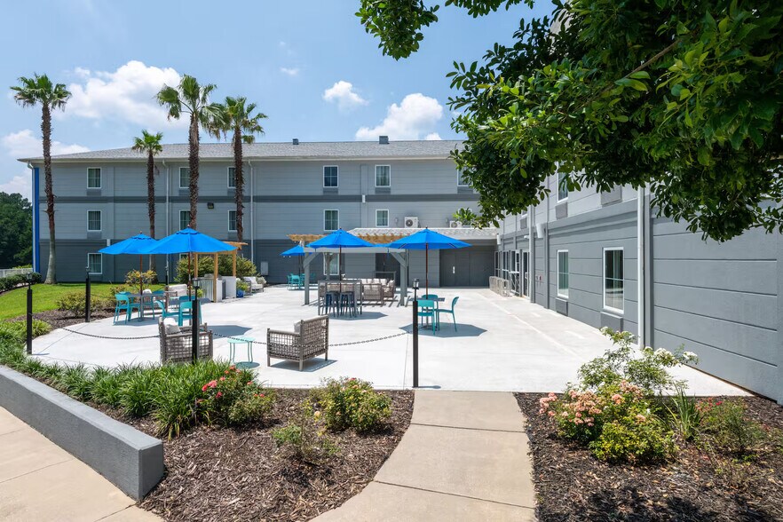 More Photos Of 1978 Village Green Way, Tallahassee Hotel For Sale