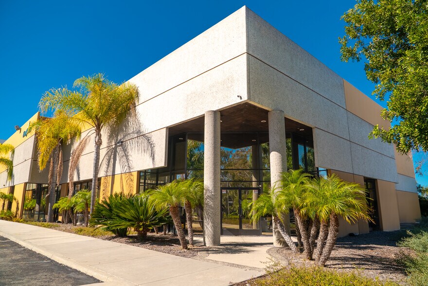 More Photos Of 2465 Coral St, Vista Distribution For Lease