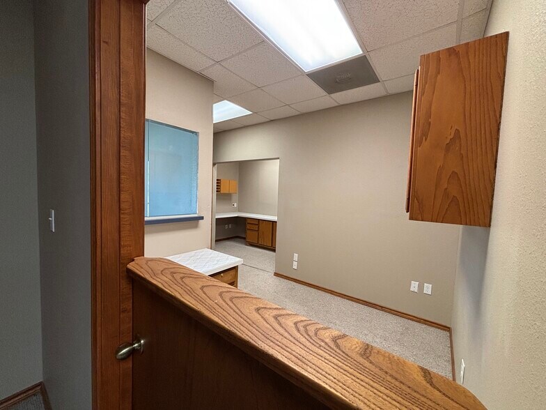 More Photos Of 1510 Santa Fe Dr, Weatherford Medical For Lease
